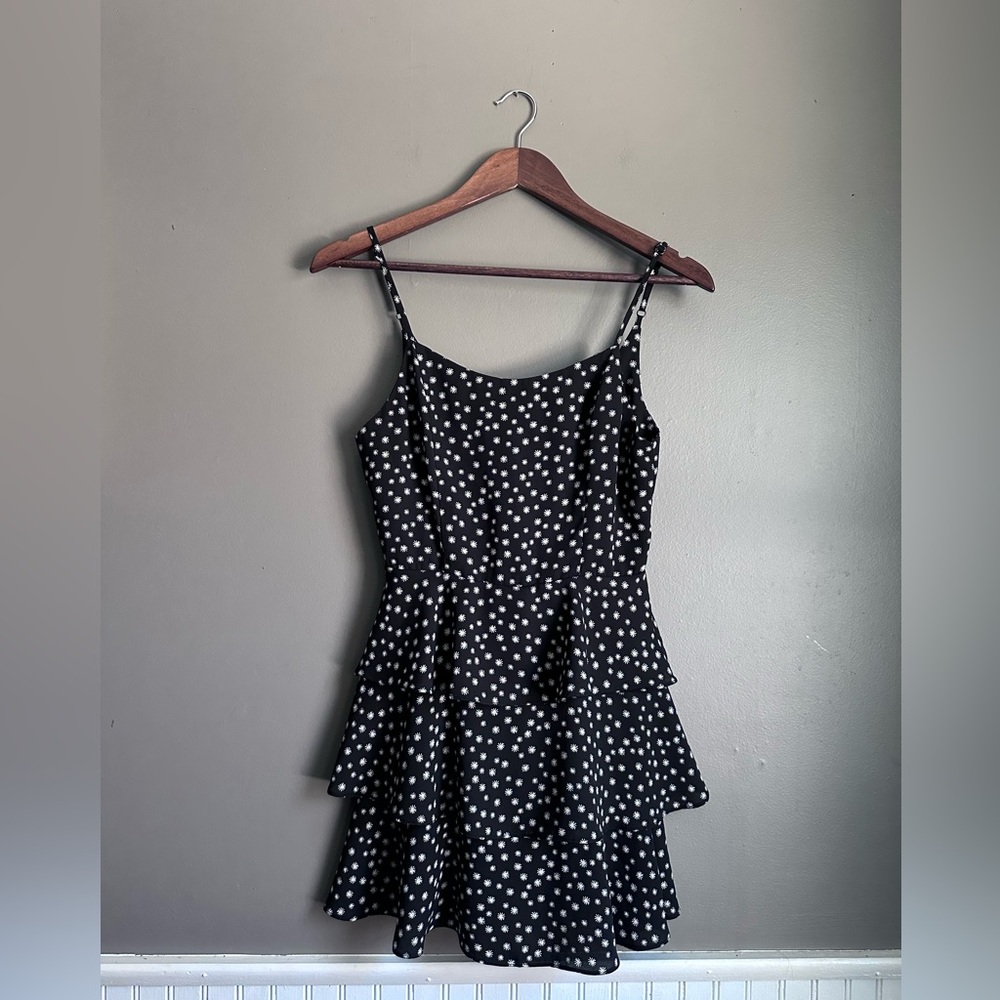 Forever 21 Black & White Floral Mini Sun Dress Size Small